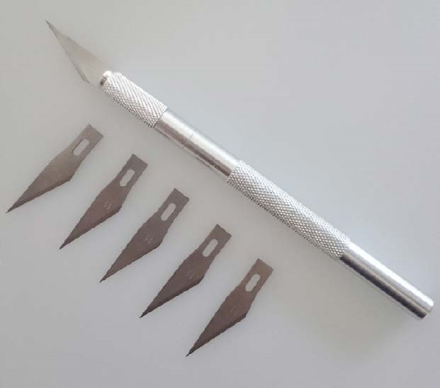 Skalpel med 5 ekstra klinger.