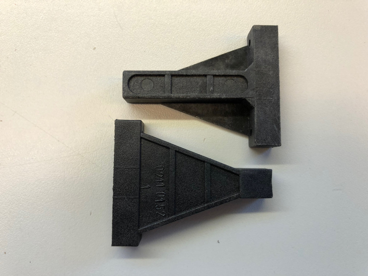 Motorfundament, 38 x 48 mm. 2 vanger.