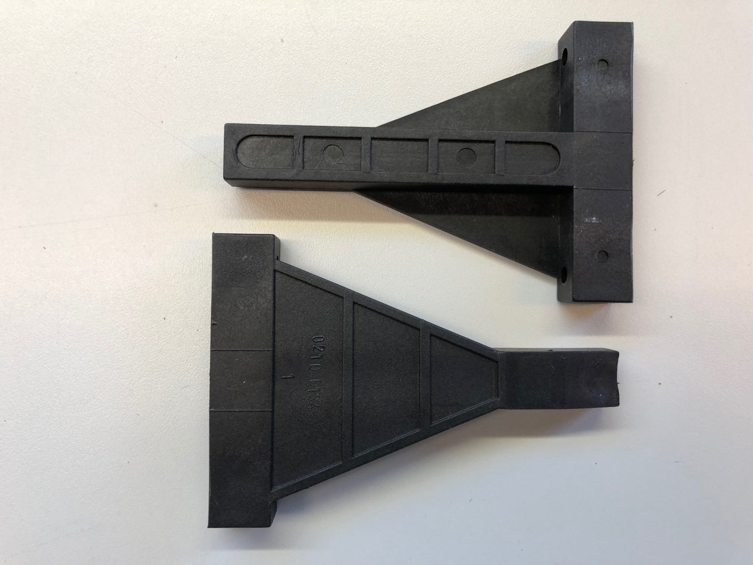 Motorfundament, 62 x 98 mm. 2 vanger.