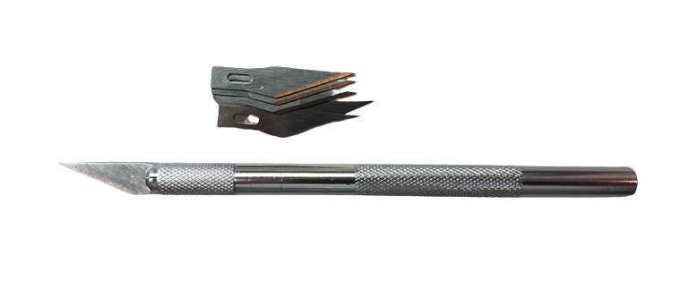 Skalpel med 5 ekstra klinger.