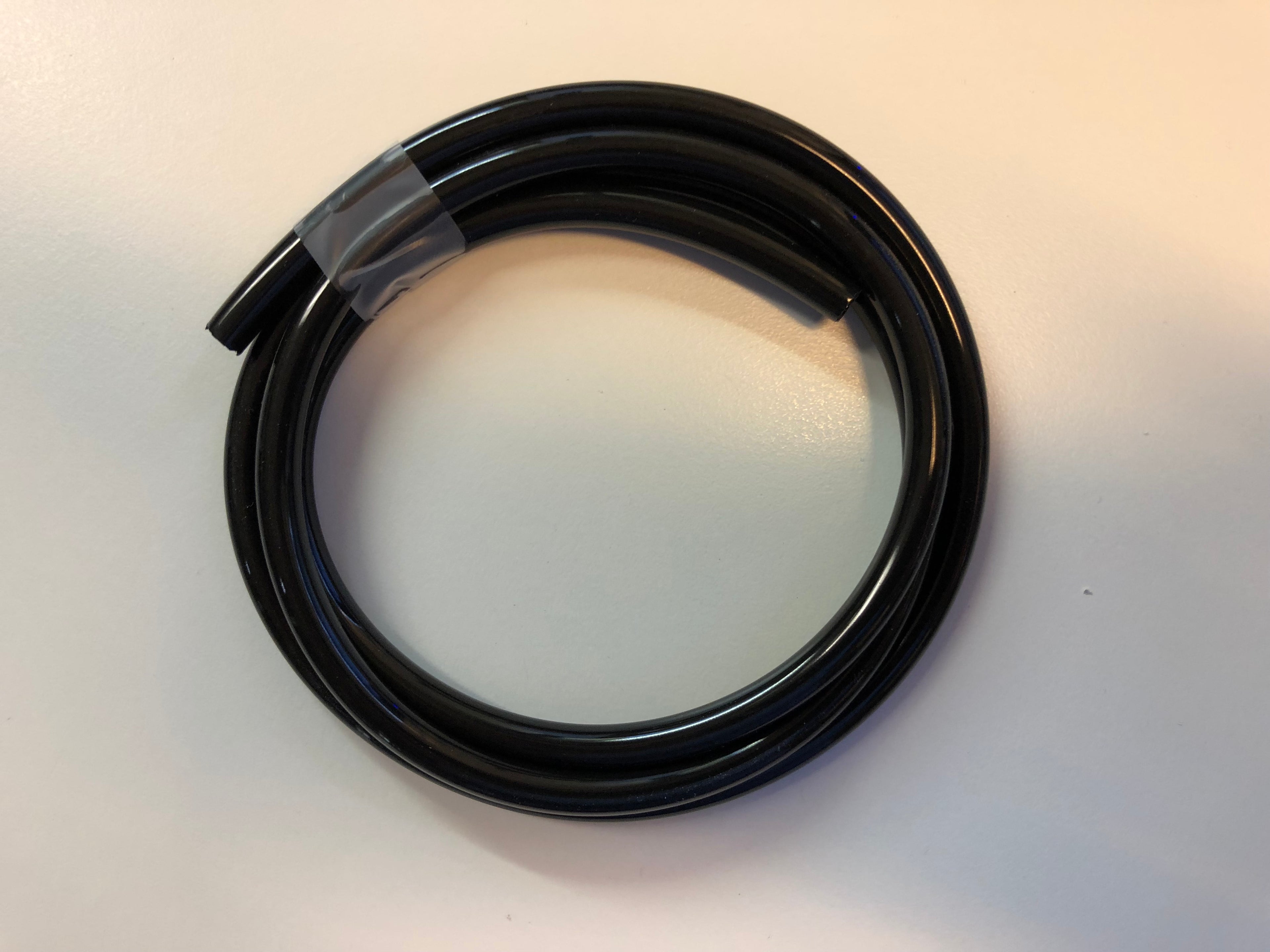 Bensinslange Ø3x6mm, 1 meter sort.